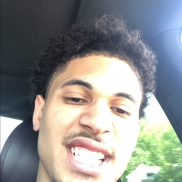 Meet your Posher, Javone - Picture 1 of 2